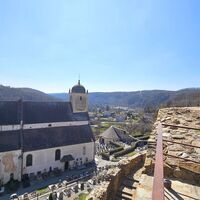 Gertrudskirche mit Friedhof