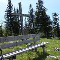 Seppbauerbankerl mit Kreuz