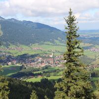 Ausblick vom Falkenstein auf Pfronten im Allgäu