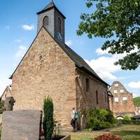 Kirche und Klosterruine in Höningen