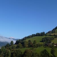 Der Abstieg nach Thumersbach führt über den Sonnigen Mitterberg (Hier von der gegenüberliegenden Talseite aus fotografiert)