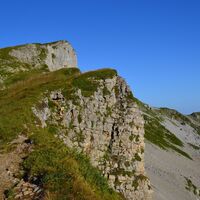 Weg auf dem Plateau zum Gipfel