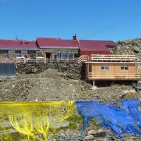 Glungezerhütte mit der neuen Schlafhütte "TuXer"