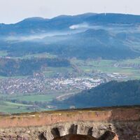 Blick von der Burgruine Hohengeroldseck über Biberach zum Brandenkopf