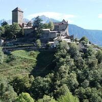 Blick auf das Schloss Tirol
