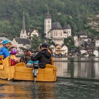Biketransport mit der Zille über den Hallstättersee