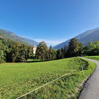 Weiter bergab am Weg Richtung Obervellach... Linker Hand die Burg Groppenstein.