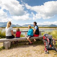 Rastbank am Speichersee Familienwanderung Schatzberg