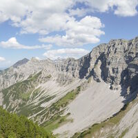 am Hochjoch angekommen genießen wir den Blick in die Nordwände des Daniel-Kamms