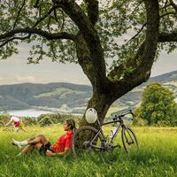 Rennrad Stubenbergsee Pause (c) bernhard bergmann