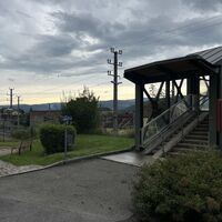 Hier das Fußgängerbrückerl über die Bahn