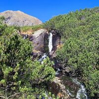 Anstieg neben dem Wasserfall des Oberen Klaftersees