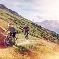 Mountainbiker auf dem Torrenttrail am Anfang der Strecke