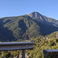 Panorama auf den Berg Civrari während der Abfahrt über Viù
