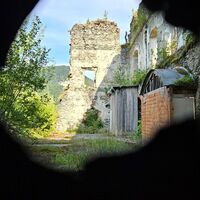 Man kann in den Innenhof lugen