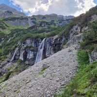 Die berühmten Wasserfälle von Gramais, es gibt wirklich viel Wasser hier.