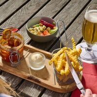 Mahlzeit im Biergarten Zum Diemelblick Liebenau-Lamerden