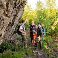 Wittgensteiner Schieferpfad - Gruppe am Felsen
