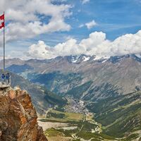 Längfluh mit Blick aufs Tal