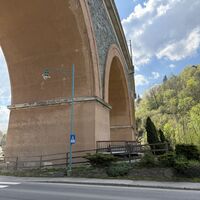 Hier wieder am linken Ufer übers Brückerl einlangend..