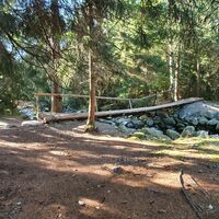 38.6 kurzer Trail über eine Brücke über die Jalovcanka