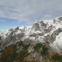 kontrastreicher Blick in die Südabstürze des Hochschwabmassivs