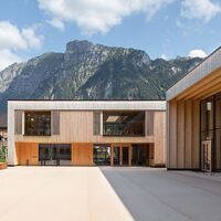 Kindergarten und Dorfsaal in Mellau mit Kanisfluh