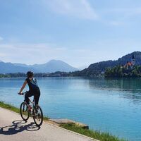 Radfahren an der Seepromenade