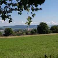 Blick zur Pfarrkirche Obritzberg