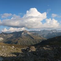 Blick ins schöne Prättigau mit der Rätschenfluh im Hintergrund