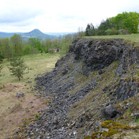 Basaltbruch unter dem Hohenstoffeln mit Blick zum Hohenhewen