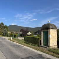 Hier ist auch die Einmündung der Zuleitung aus dem Sierningtal (Stixenstein-Quelle). Hier deren Einstiegsbauwerk Nr 4.