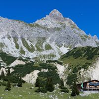 Zimba mit Heinrich Hueter-Hütte