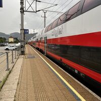 Bahnhof Gloggnitz, mit REX-Abkürzer nach Wien. Schee woas!