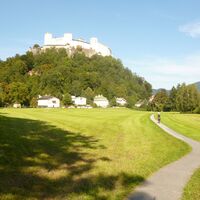 Die Festung Hohensalzburg thront über der Stadt.