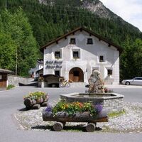 Dorfplatz von Chamues-ch