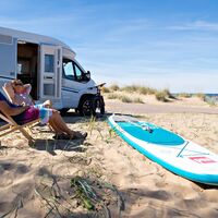 Kalajoki Camping liegt direkt am Rengasreitti in Hiekkasärkät und am Ufer.