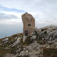 Gedenkstein am Gantkofel/Macaion beim Kreuz