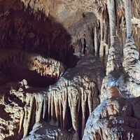 Säulen, aus 2 schmalen Stalaktiten gebaut