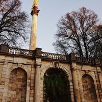 Friedensengel Blick von unten
