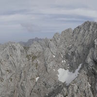 Blick zur Hinteren Karlspitze, links davon die Fleischbank