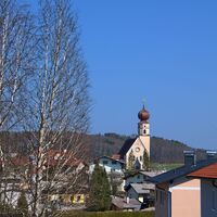 Ortsteil Gasteig und Kirche Geretsberg