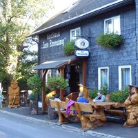Rennsteig mit Gasthaus "Zum Rennsteig" in Friedrichshöhe