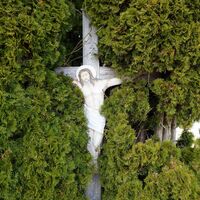 Verstecktes Wegekreuz in Sulzberg: Die Richtung stimmt.