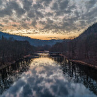 Eichicht blaue Brücke