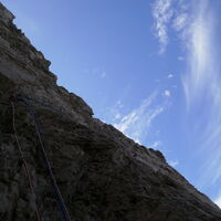 der Aufstieg zur Kleinen Keilspitze ist mit Seilen versichert