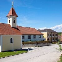 Rechts abbiegen bei der Kirche in Fernitz