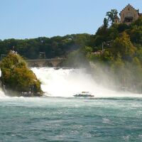 Nur einen Katzensprung entfernt: Rheinfall bei Schaffhausen und ....