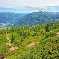 Am Talboden das Treiben und die Hektik der Stadt Lienz.