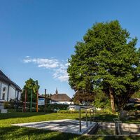 Scheffau_Ortskern_Kneippbecken_Sommer